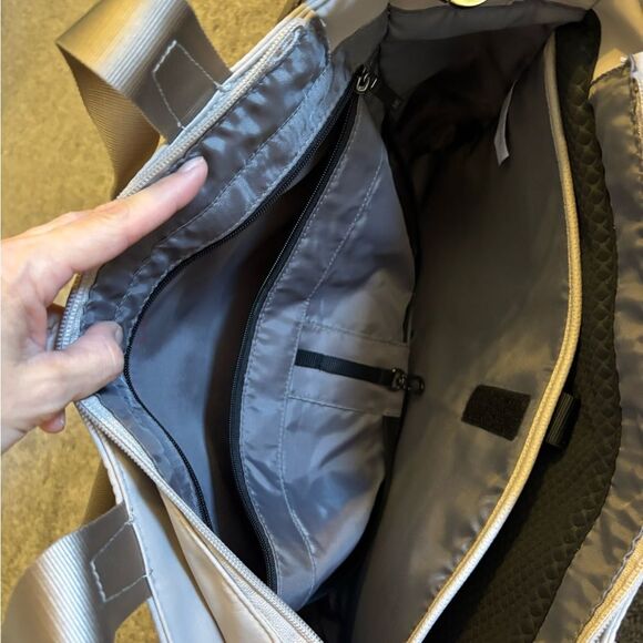 Open Story Weekender Duffle Travel Bag Taupe - Picture 9 of 11